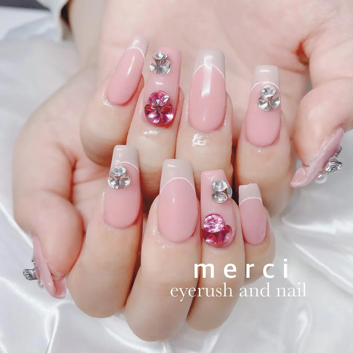 ネイル フラッシュネイル フットネイル フレンチネイル キラキラネイル 韓国ネイル ハンドネイル merci nailのネイルデザイン