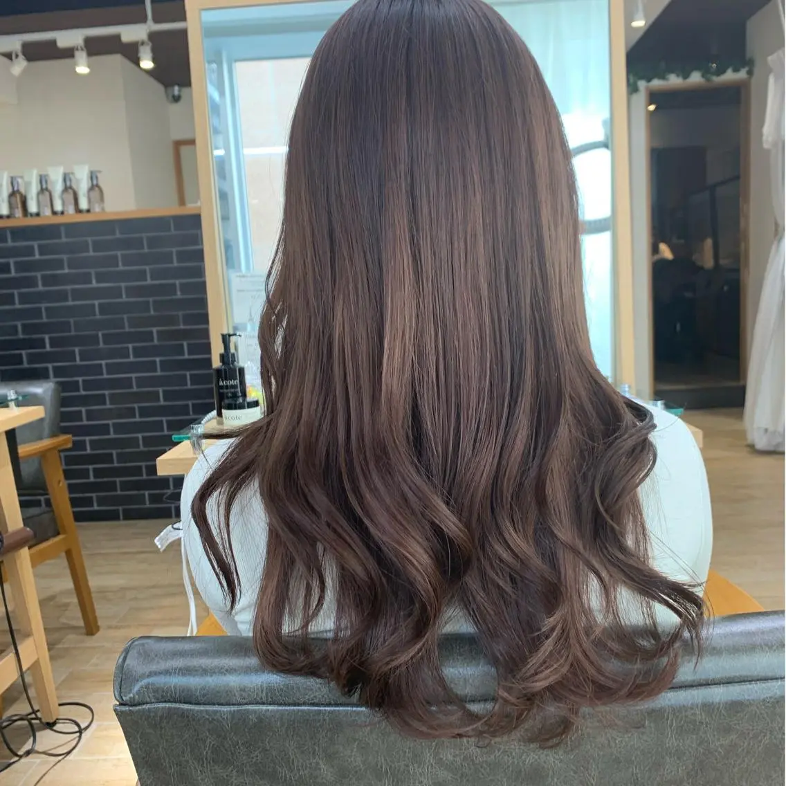セミロング カラー パーマ ヘアアレンジ メンズ キッズ ネイル マツエク・マツパ レイヤーカット/ 巻ける縮毛矯正のヘアスタイル