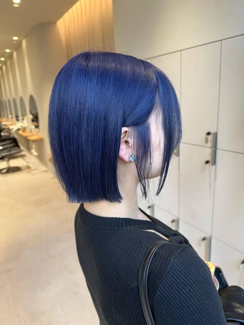 ショート カラー ネイビーカラー カット ヘアカラー トリートメント ハイトーン/ブリーチ /ボブ特化/SOMAのヘアスタイル