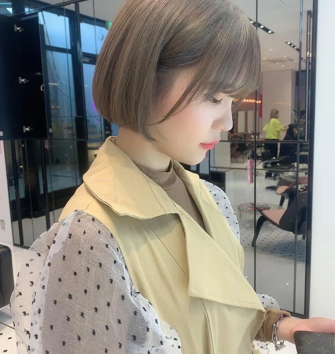 ショート レイヤーカット🪽 カネコミユのヘアスタイル