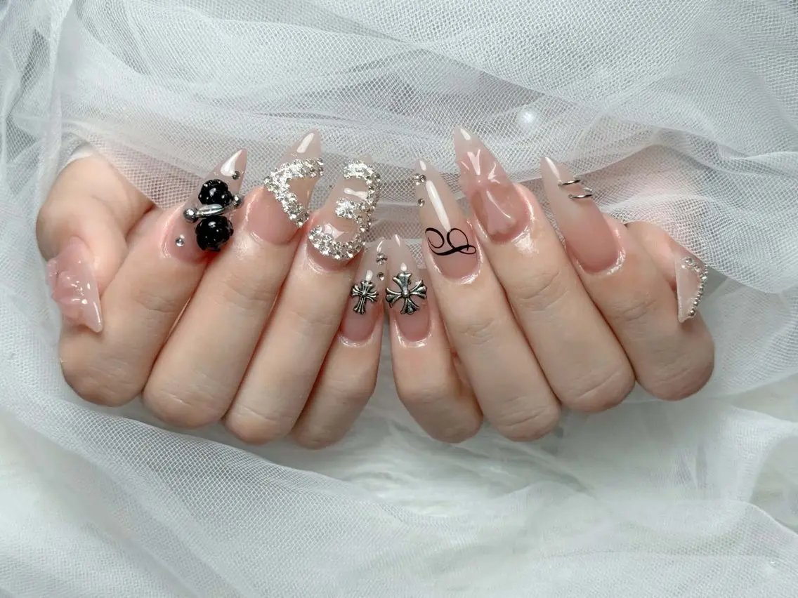 ネイル アートネイル 長さ出し ジェルネイル 韓国ネイル マグネットネイル ハンドネイル Cloudy Chan Nailのネイルデザイン