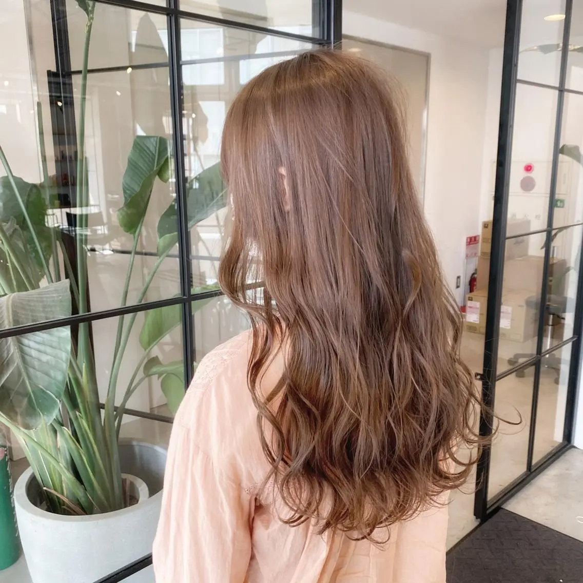 ロング ヘアアレンジ カラー ヘアカラー トリートメント ベージュカラー🌿 新潟駅/青木結月のヘアスタイル