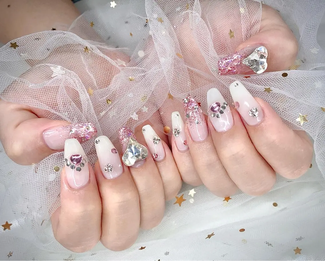 ネイル I-nailロング /ワンホン/キラキラのネイルデザイン