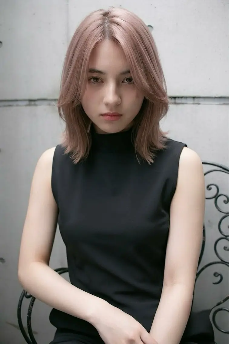 ミディアム アッシュ 顔周りカット レイヤーカット ヘアカラー トリートメント 渋谷ハチ公口徒歩３分 🌈ヘアサロンM渋谷のヘアスタイル