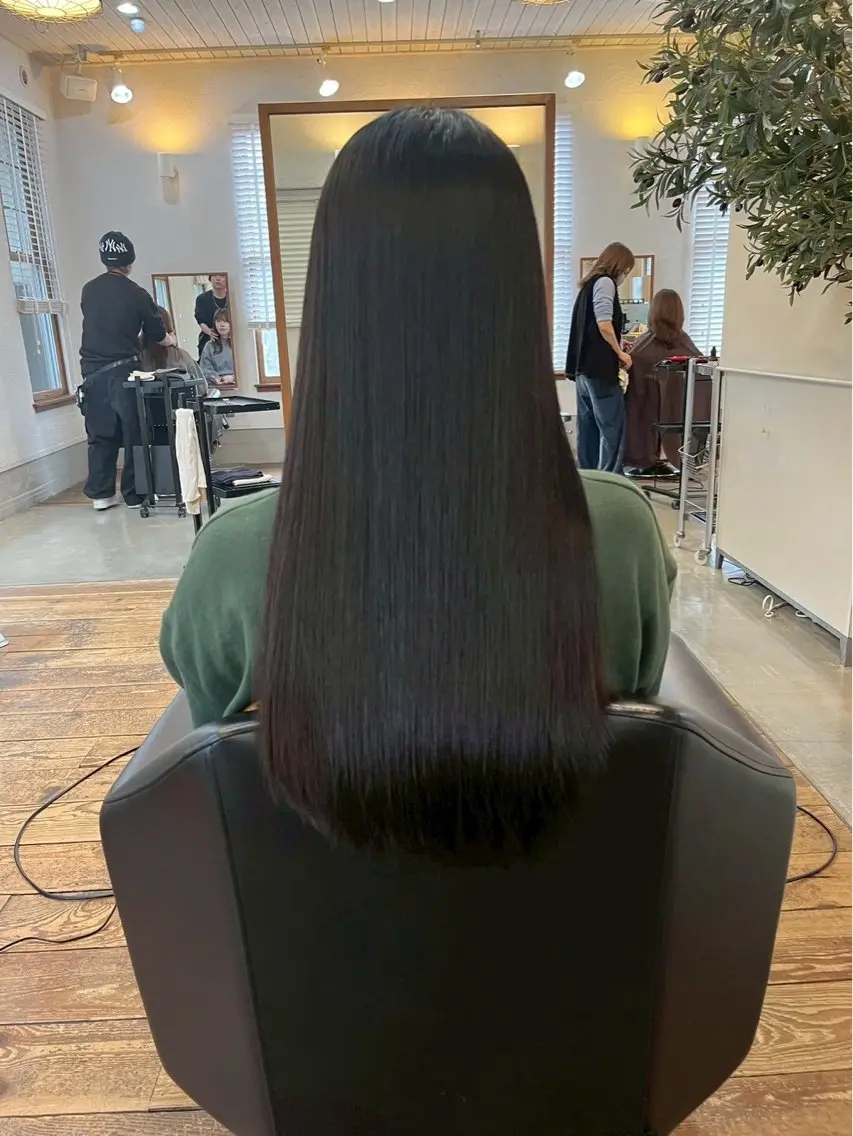 ロング ヘアカラー 奥永 心彩のヘアスタイル