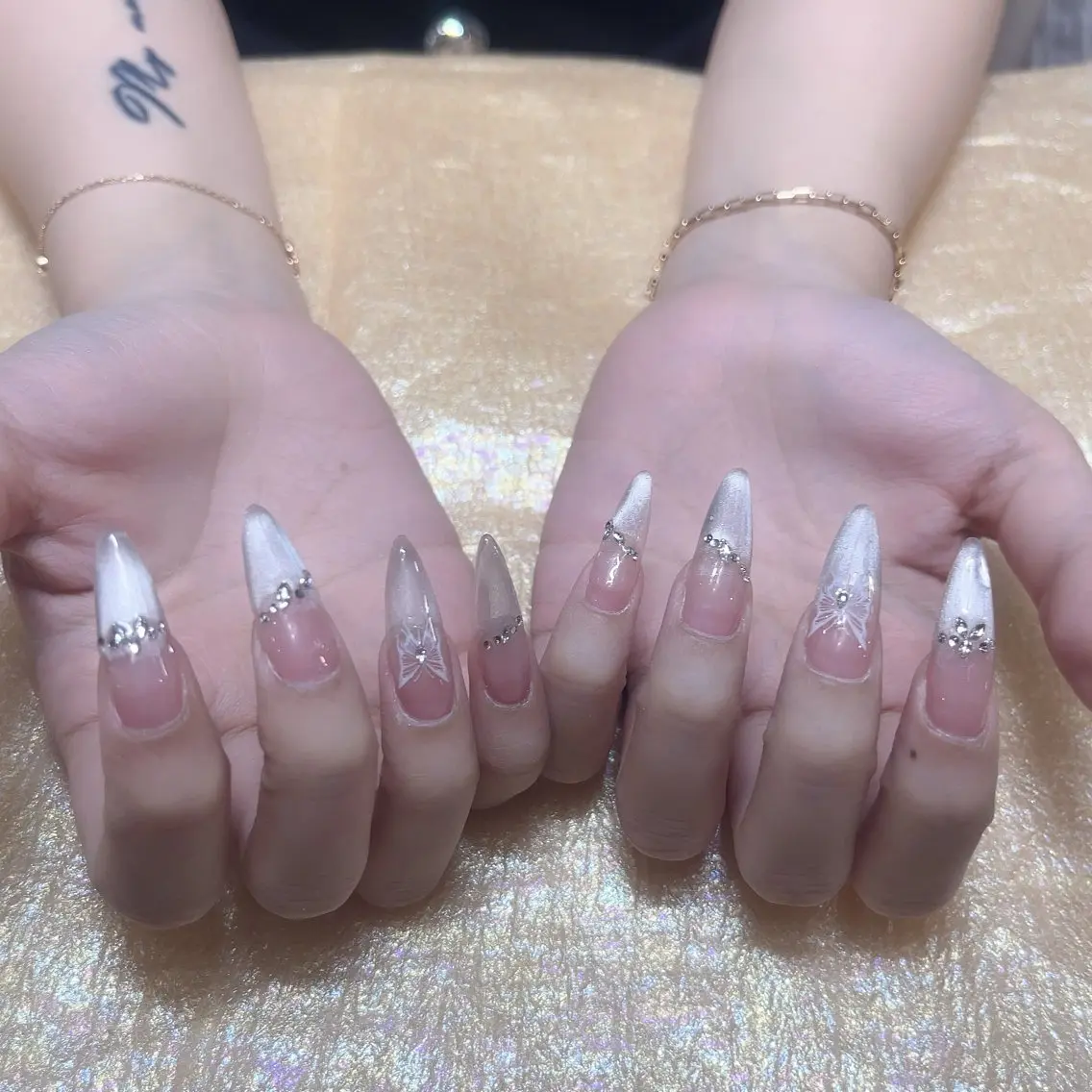 ネイル ハンドネイル MoonNail ユリ🌸のネイルデザイン