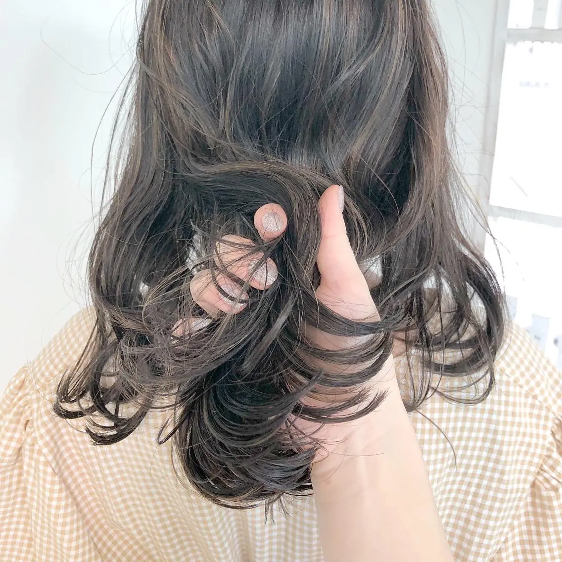 セミロング カラー ヘアアレンジ ハイライトカラー ハイライト 榎園 由美のヘアスタイル