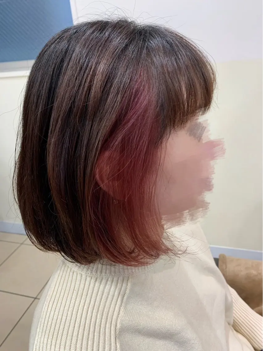 ミディアム カラー 尾関 唯のヘアスタイル