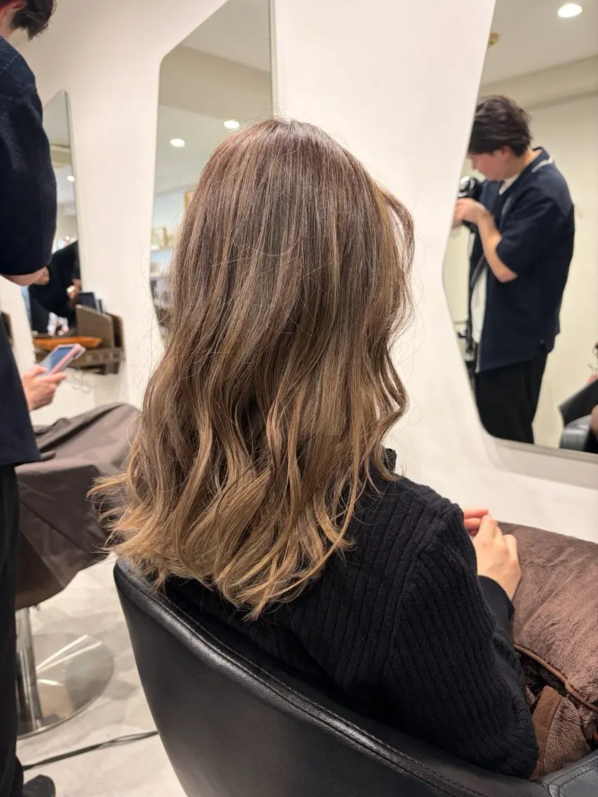 セミロング ハイライト 髪質改善 レイヤーカット トリートメント カット ヘアカラー トリートメント 銀座/髪質改善/ 艶感カラー/岸田佳祐のヘアスタイル