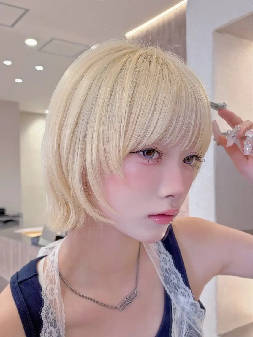 ショート ヘアカラー ここな Un amiのヘアスタイル