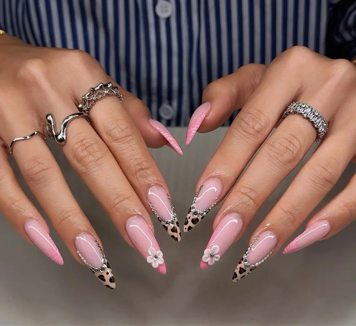 ネイル アートネイル ボルドー フレンチネイル ジェルネイル 氷ネイル・うるうるネイル ハンドネイル Julie Nail Hinのネイルデザイン