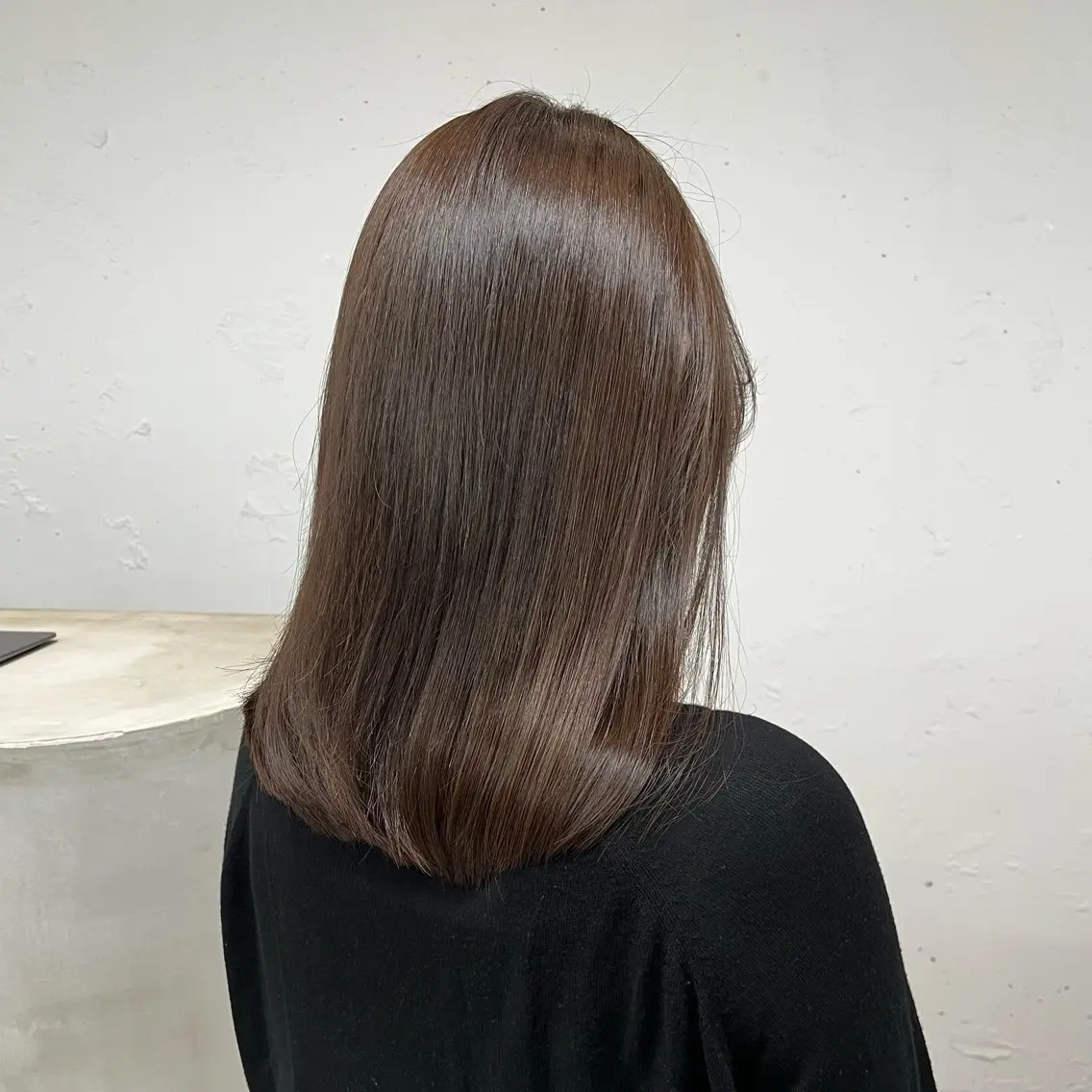 肩下カット限定＋ナチュラルに広がりを抑えるストレートの写真