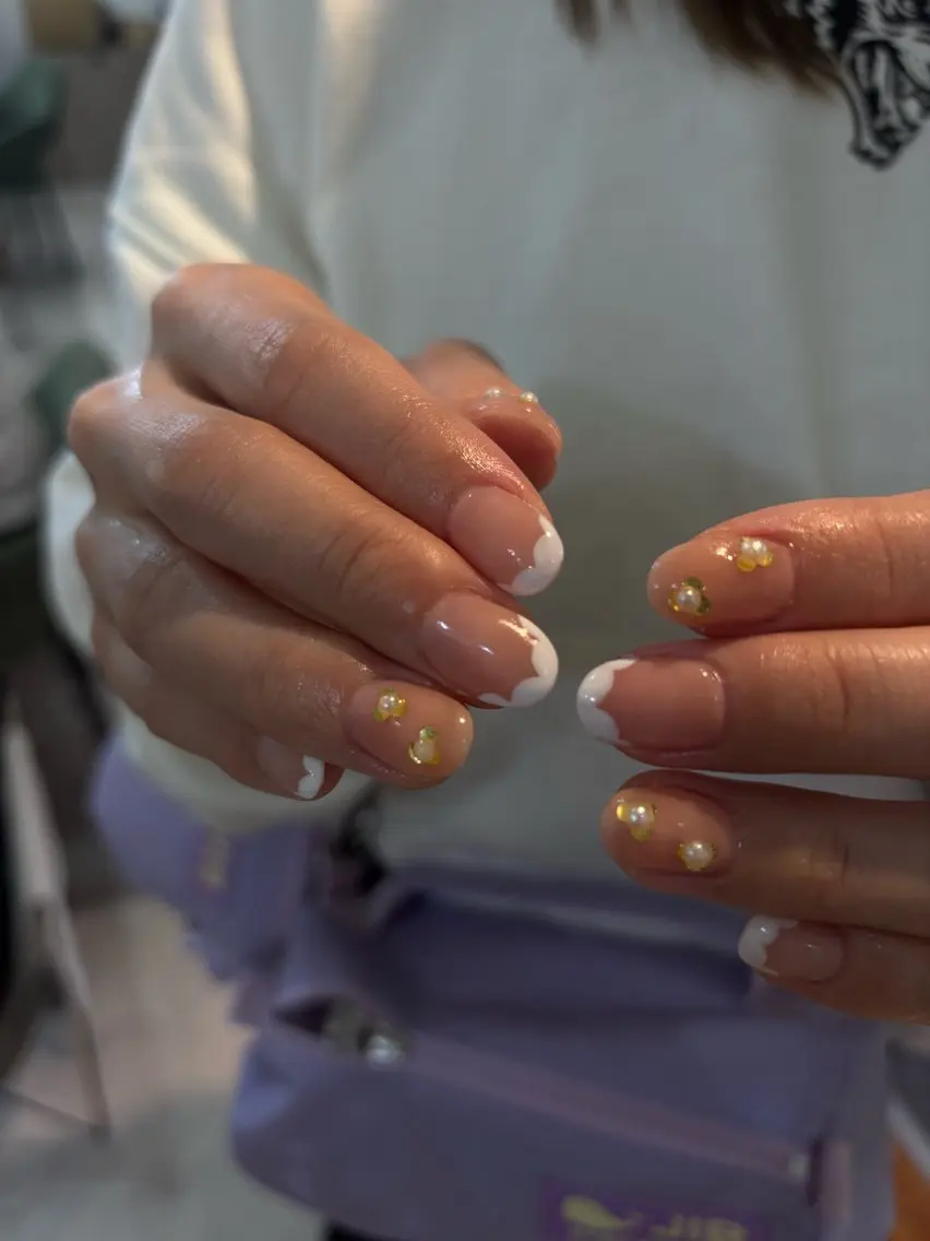 ネイル フレンチネイル ハンドネイル free'snail N A Oのネイルデザイン