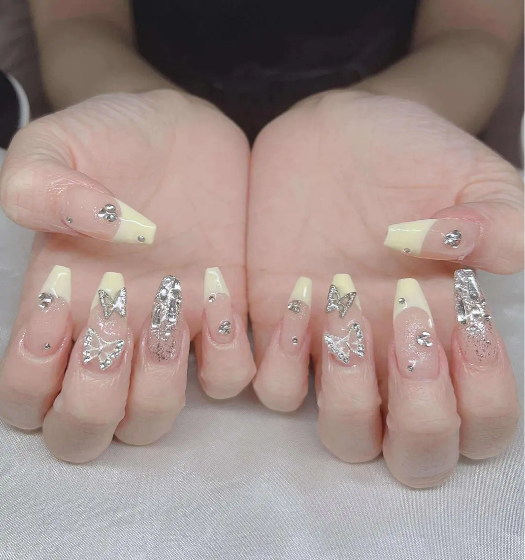 ネイル 長さ出し グラデーション キラキラネイル マグネットネイル ニュアンスネイル Lee Ainのネイルデザイン