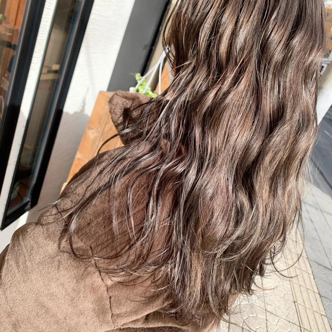 セミロング カラー ブリーチ ブラウンカラー グレージュ yoshi （髙橋）のヘアスタイル