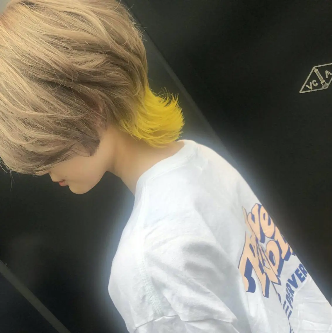 ショート イエローカラー ウルフカット レイヤー×縮毛矯正 深見 拓のヘアスタイル