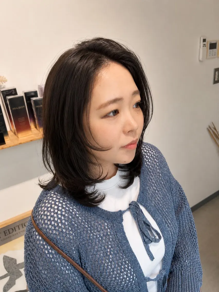 ミディアム レイヤーカット 関 柚花子のヘアスタイル