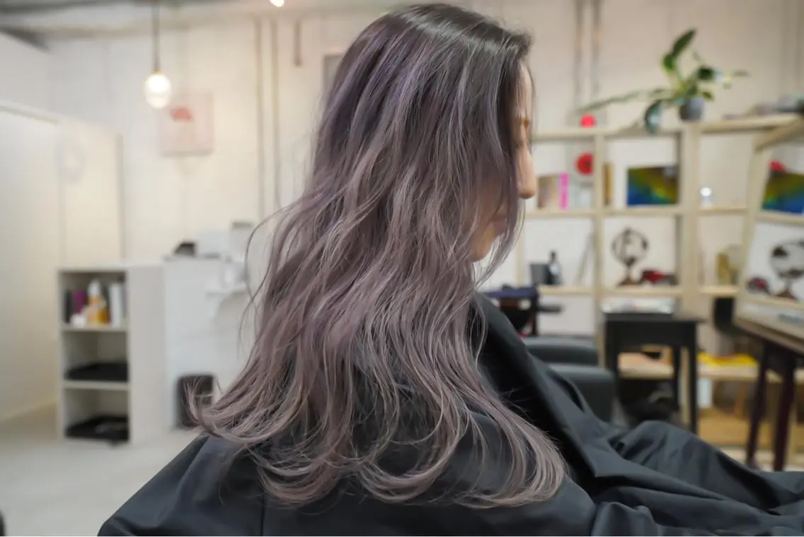 セミロング カラー ヘアアレンジ ラベンダーカラー ラベンダーグレー ヘアカラー トリートメント 縮毛矯正 髪質改善寺坂雄飛💐のヘアスタイル