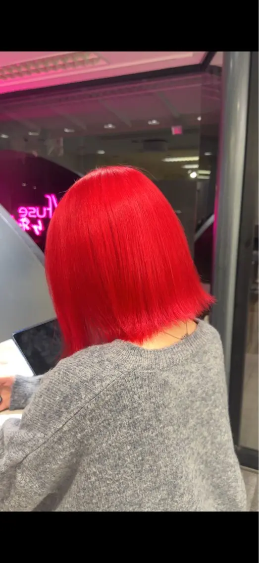 カラー ブリーチ 透明感カラー レッドカラー ヘアカラー 鈴木 ねねのヘアスタイル