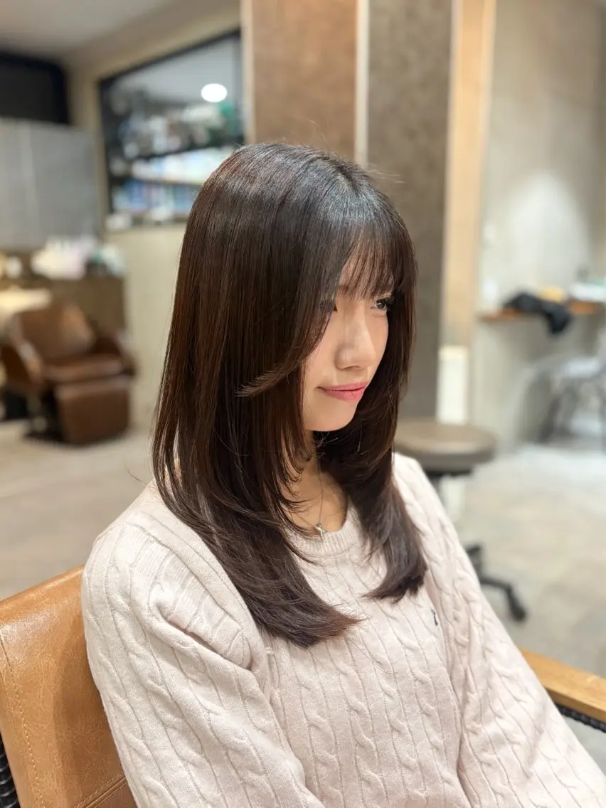 セミロング カット suzuka🌿 レイヤー/艶カラーのヘアスタイル