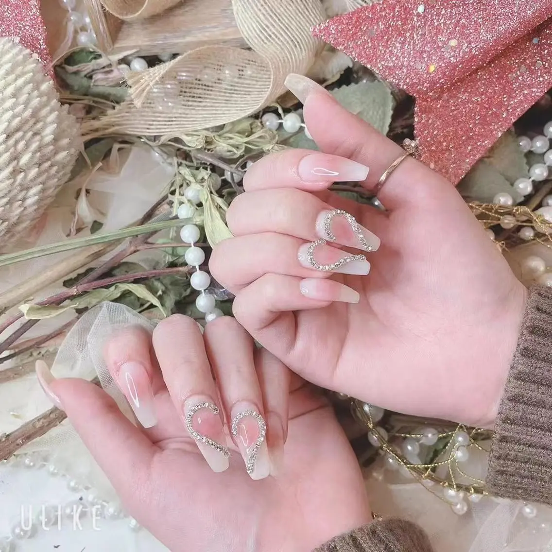 ネイル チークネイル ハート ピンク シルバー ホワイト babarla Nailのネイルデザイン