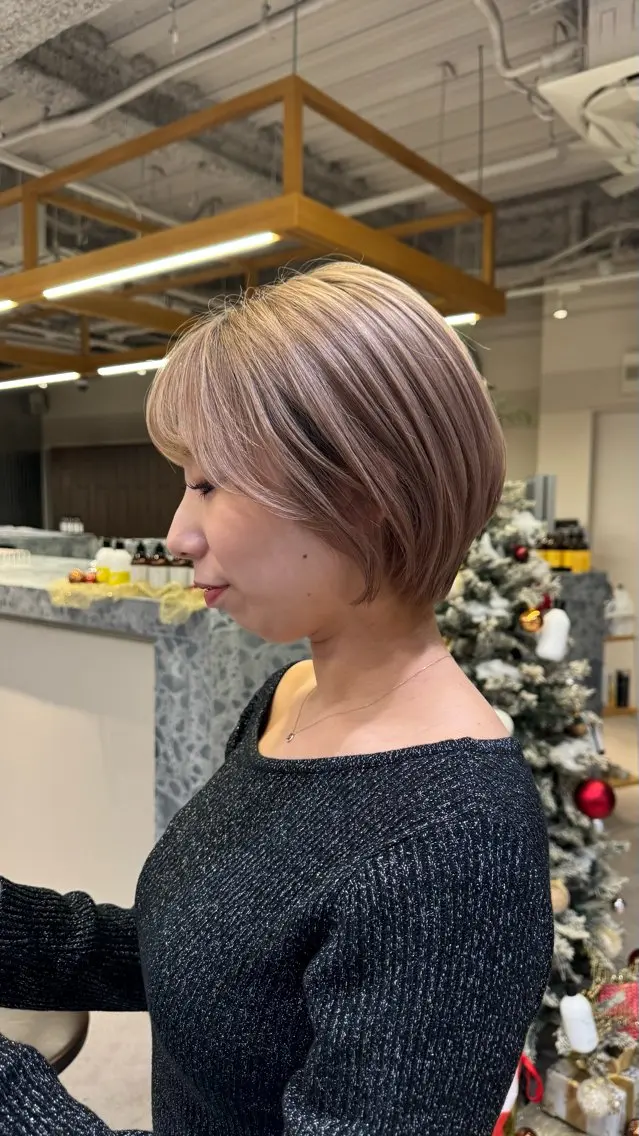 ショート まほ/レイヤーカット 🍒🤍透明感カラーのヘアスタイル