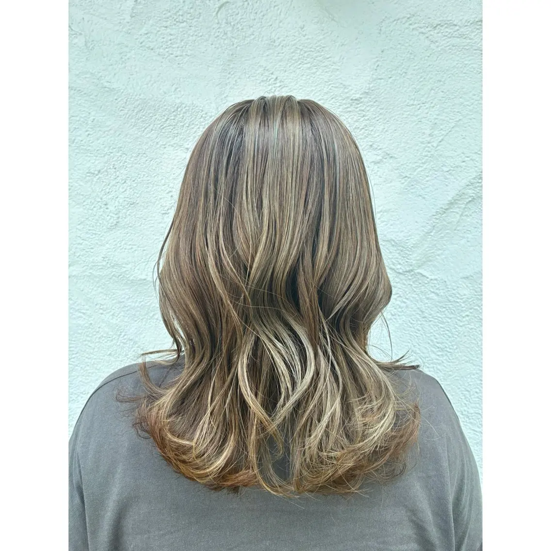 セミロング 🪞Kana｜透明感 カラー × 髪質改善のヘアスタイル