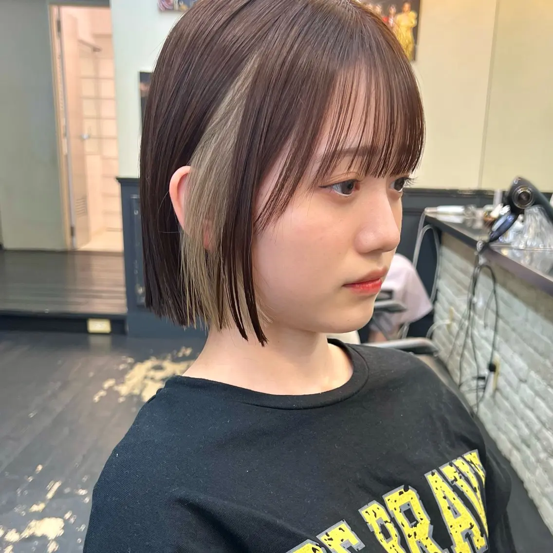 ショート カラー 切りっぱなしボブ ベージュカラー イヤリングカラー インナーカラー ボブ 大久保 佳那のヘアスタイル