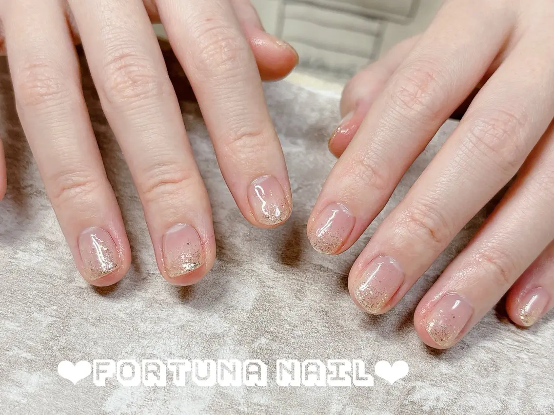 ネイル ラメ(グリッター) ラメグラデーション Nail •Head スパFortunaのネイルデザイン