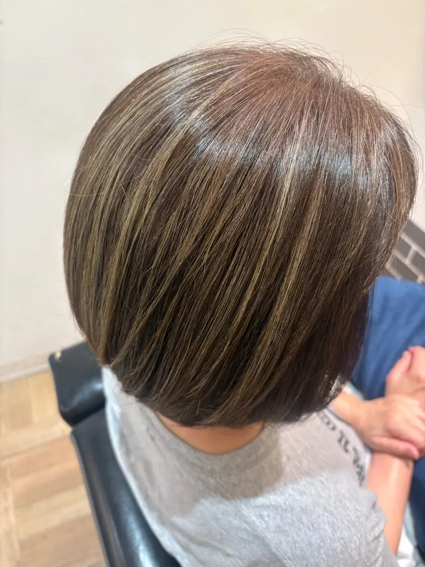 ショート カラー ブリーチ アートディレクター 尾内 友美のヘアスタイル