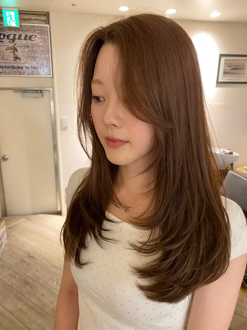 ロング カラー カット ヘアカラー ナチュラルヘア🫧 ナナミのヘアスタイル
