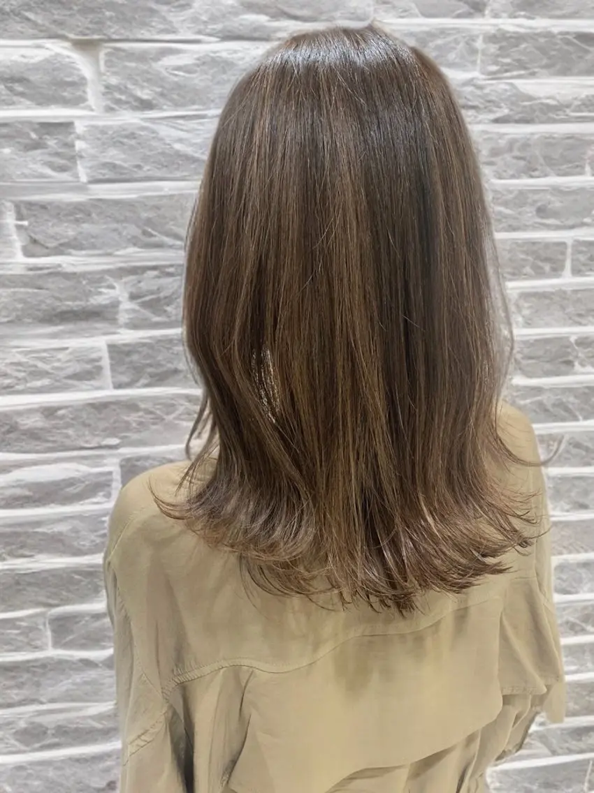 ミディアム カット ヘアカラー トリートメント 髪質改善×レイヤー 高嶋のヘアスタイル