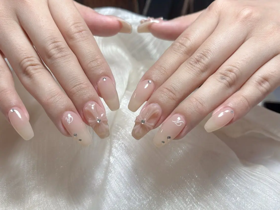 ネイル オーロラネイル チークネイル フレンチネイル ジェルネイル ガラスフレンチ ハンドネイル Nail Jolieのネイルデザイン
