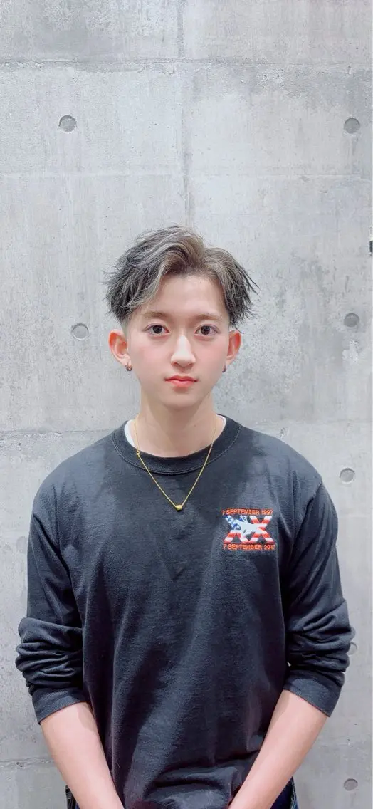 カラー メンズ メンズハイライト デザインカラー ハイライトカラー ヘアカラー トリートメント 山本 龍亜のヘアスタイル