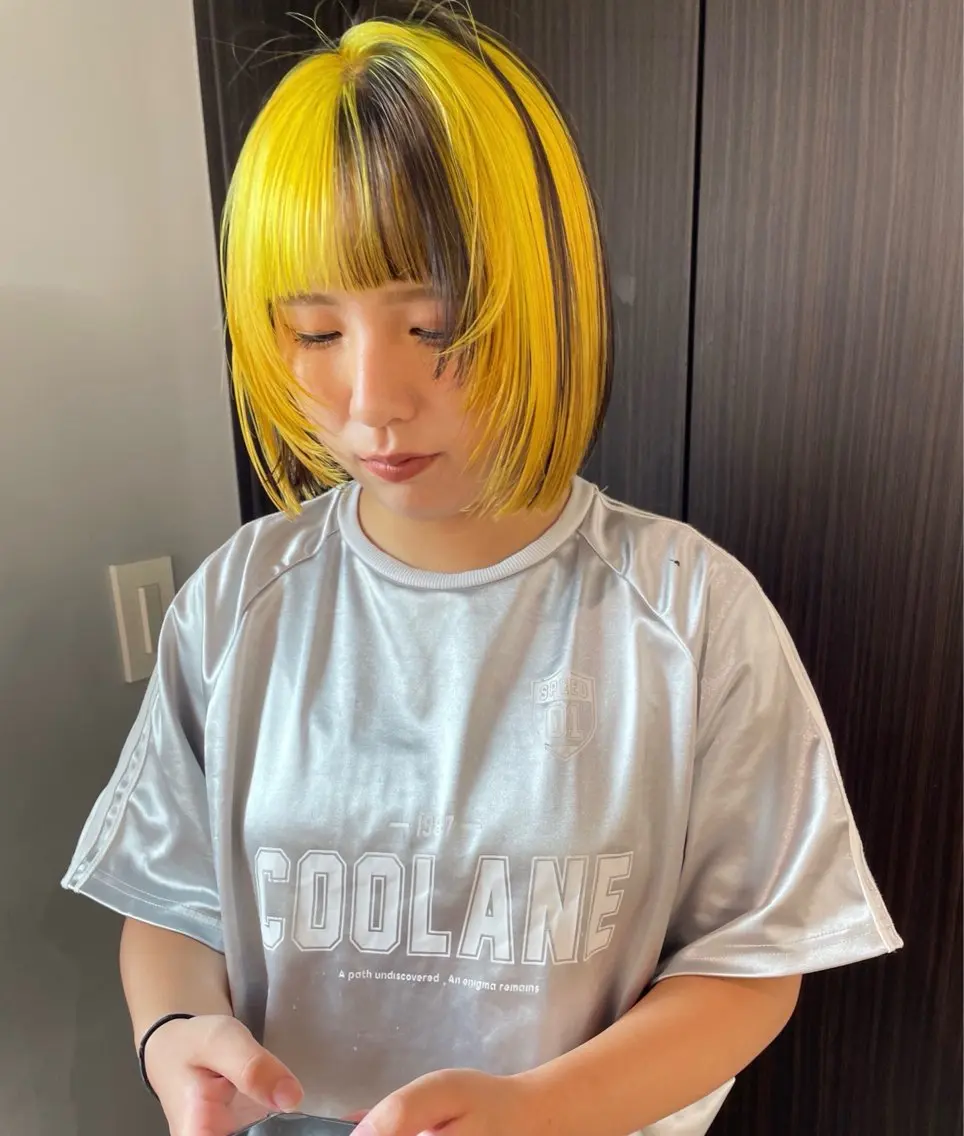 ミディアム カラー ブリーチ ケアブリーチ デザインカラー ダブルカラー ハイトーンカラー ヘアカラー トリートメント MIU/ルーツカラー 顔まわりレイヤーのヘアスタイル