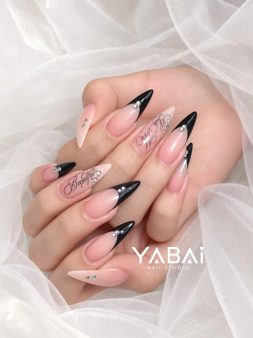 ネイル フレンチネイル ピンク ストーンネイル YABAI NailStudioのネイルデザイン