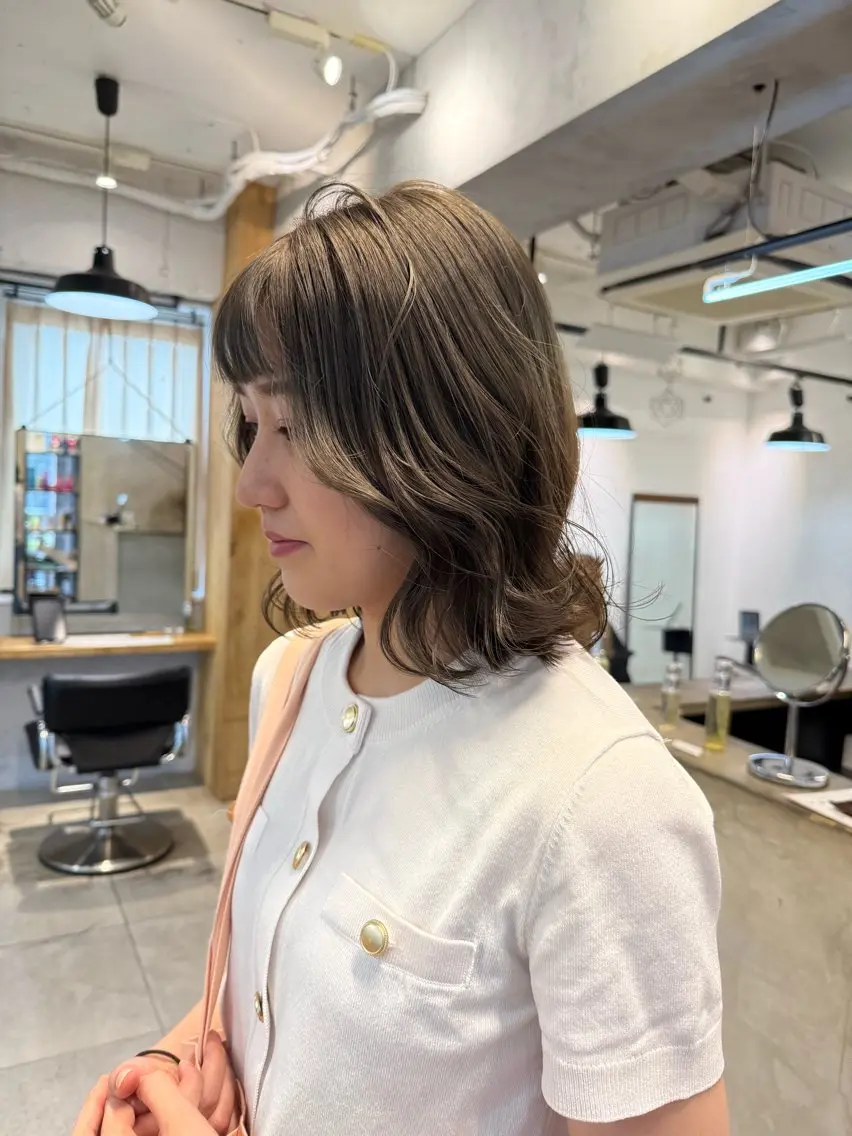 ミディアム カラー カット ヘアカラー トリートメント ミルクティー× グレージュMOMOのヘアスタイル