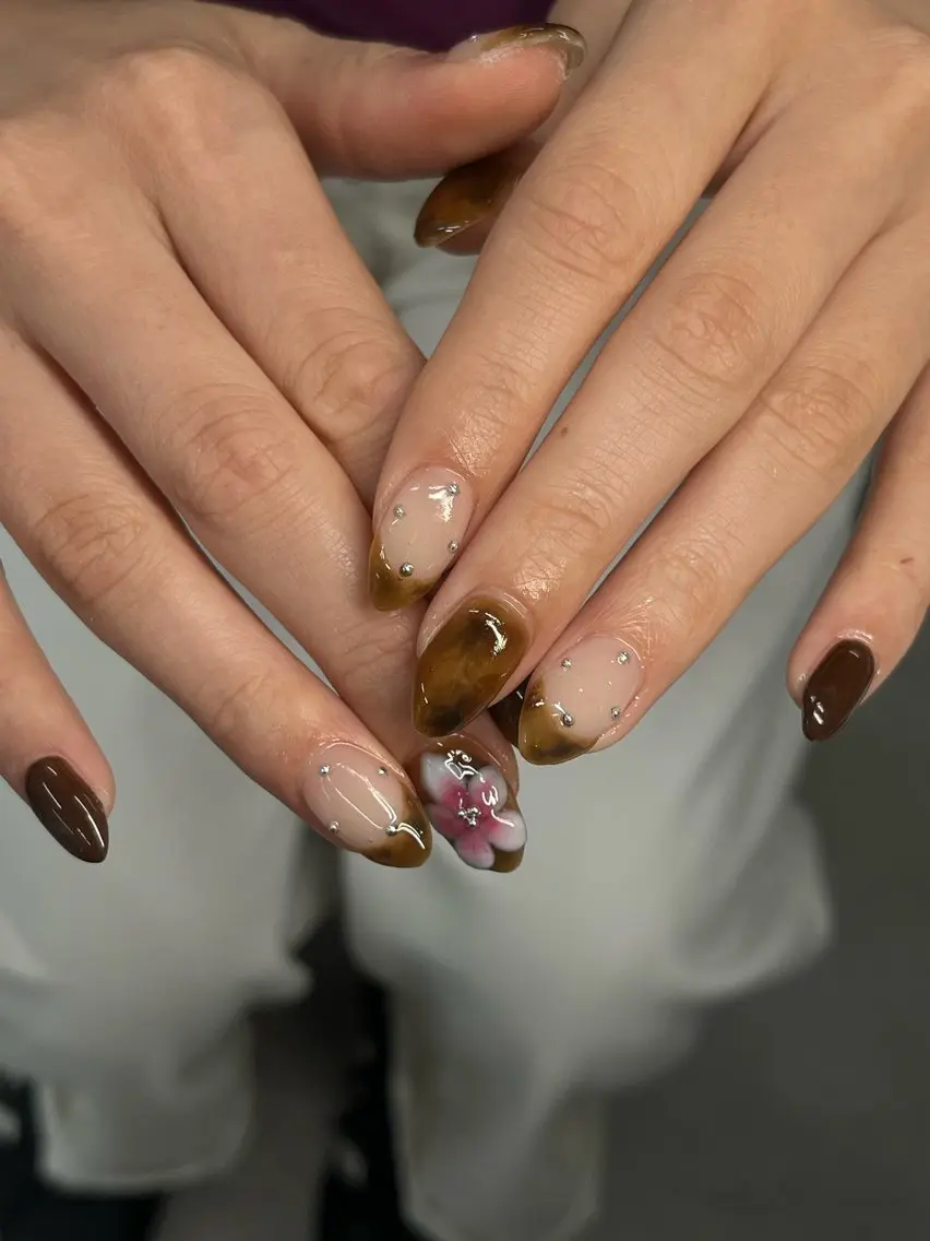ネイル べっ甲ネイル ハンドネイル schon 🎀saraのネイルデザイン