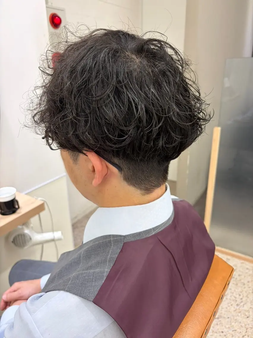 メンズ カット パーマ ユニカバイミリー MISAKI🫧のヘアスタイル