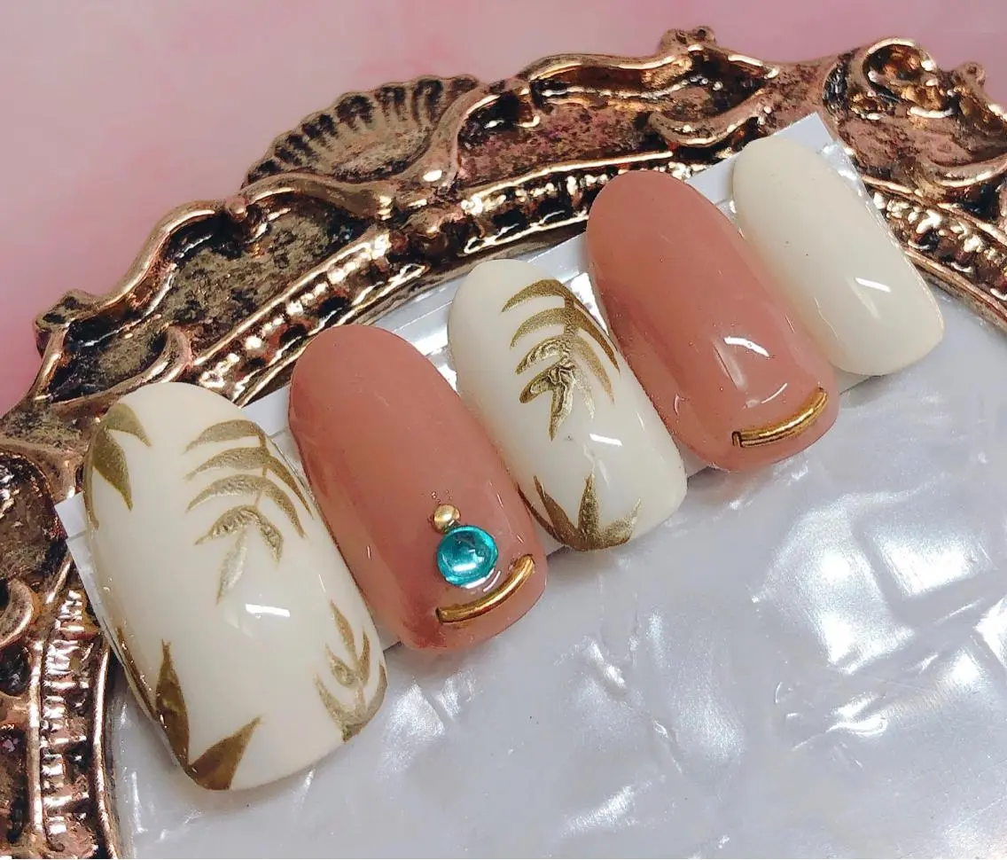 ネイル ハンドネイル CROWN プライベートサロンのネイルデザイン