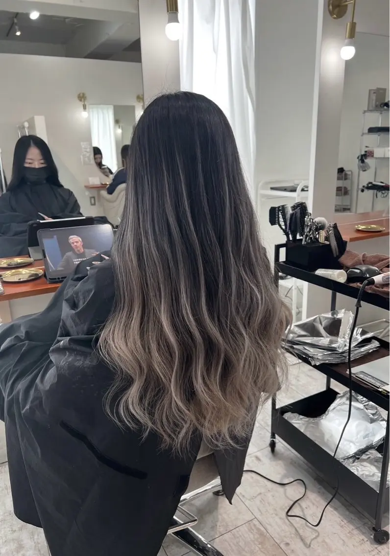 ロング カラー バレイヤージュ グレージュ レイヤーカット 指名数No.1 /NAOYAのヘアスタイル