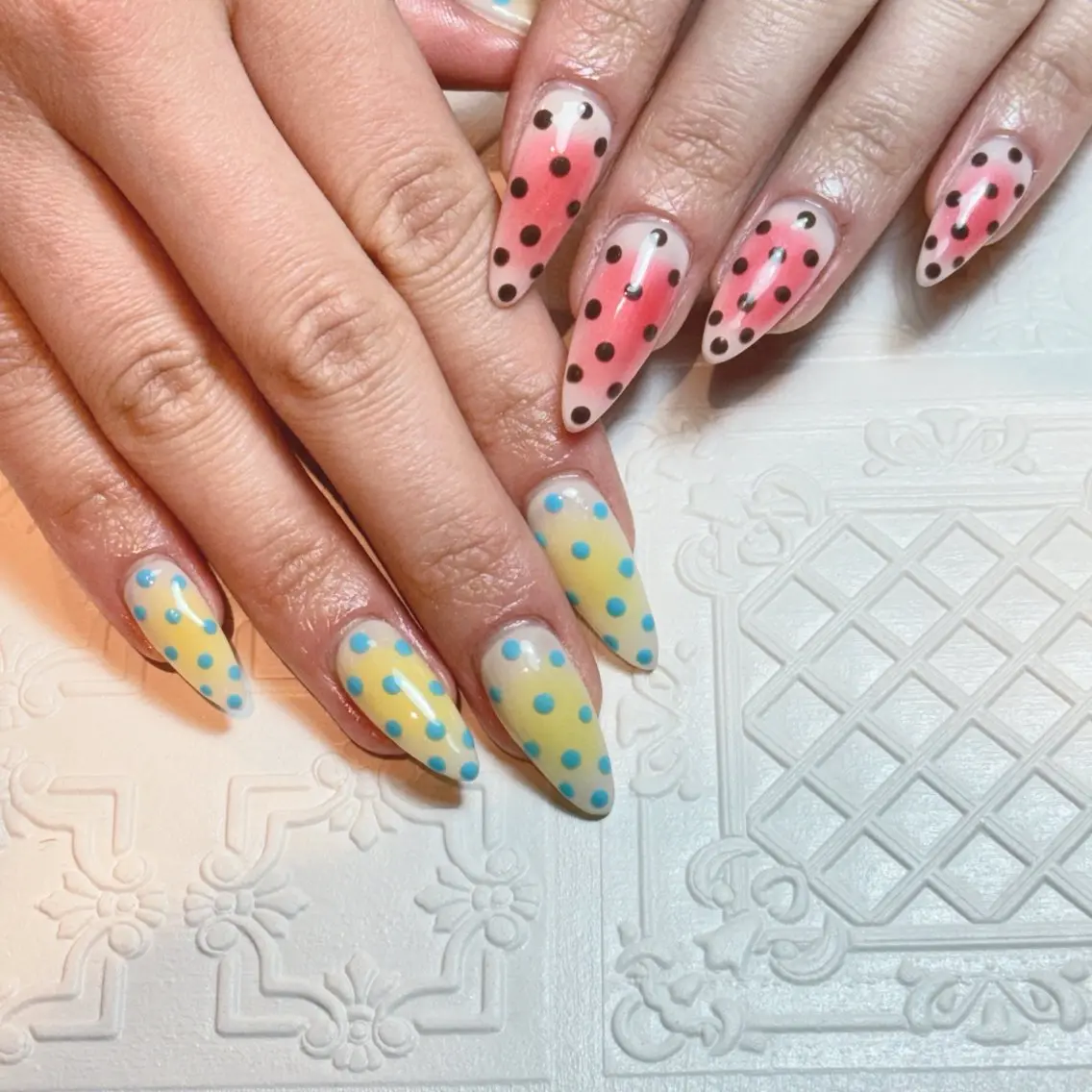 ネイル チークネイル ドット ハンドネイル brodia nails m_riのネイルデザイン