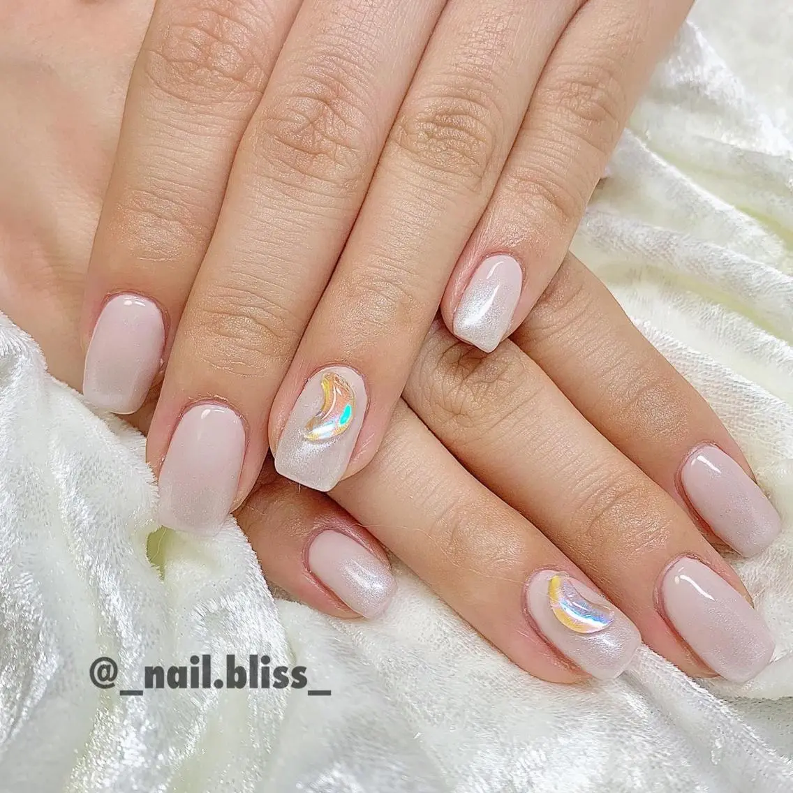 ネイル グラデーション ホワイト ハンドネイル NAIL BLISSのネイルデザイン