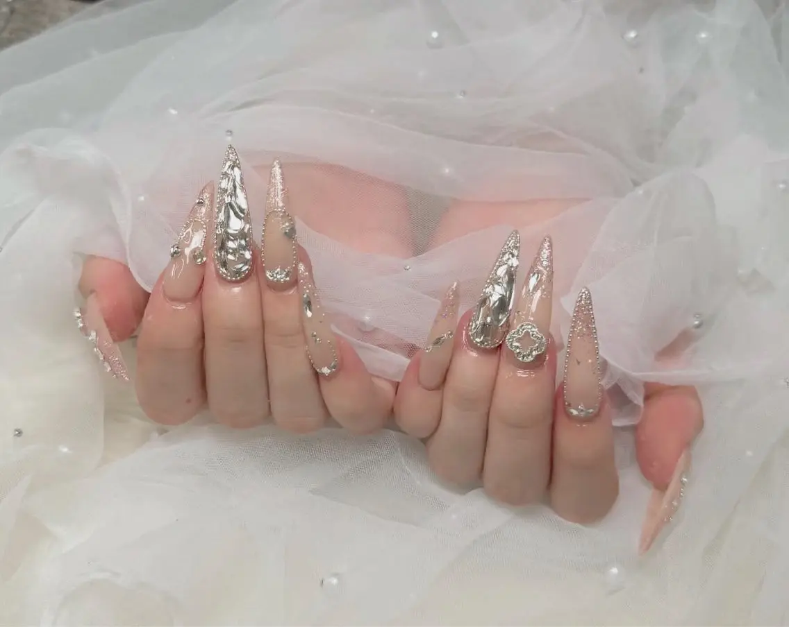 ネイル アートネイル ボルドー フレンチネイル ジェルネイル 氷ネイル・うるうるネイル ハンドネイル Julie NailSalonのネイルデザイン