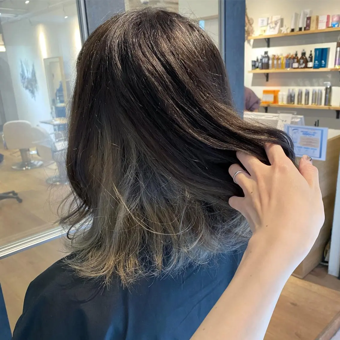 ミディアム カラー ベージュカラー インナーカラー ヘアカラー トリートメント newi 京橋 【yuuki】のヘアスタイル