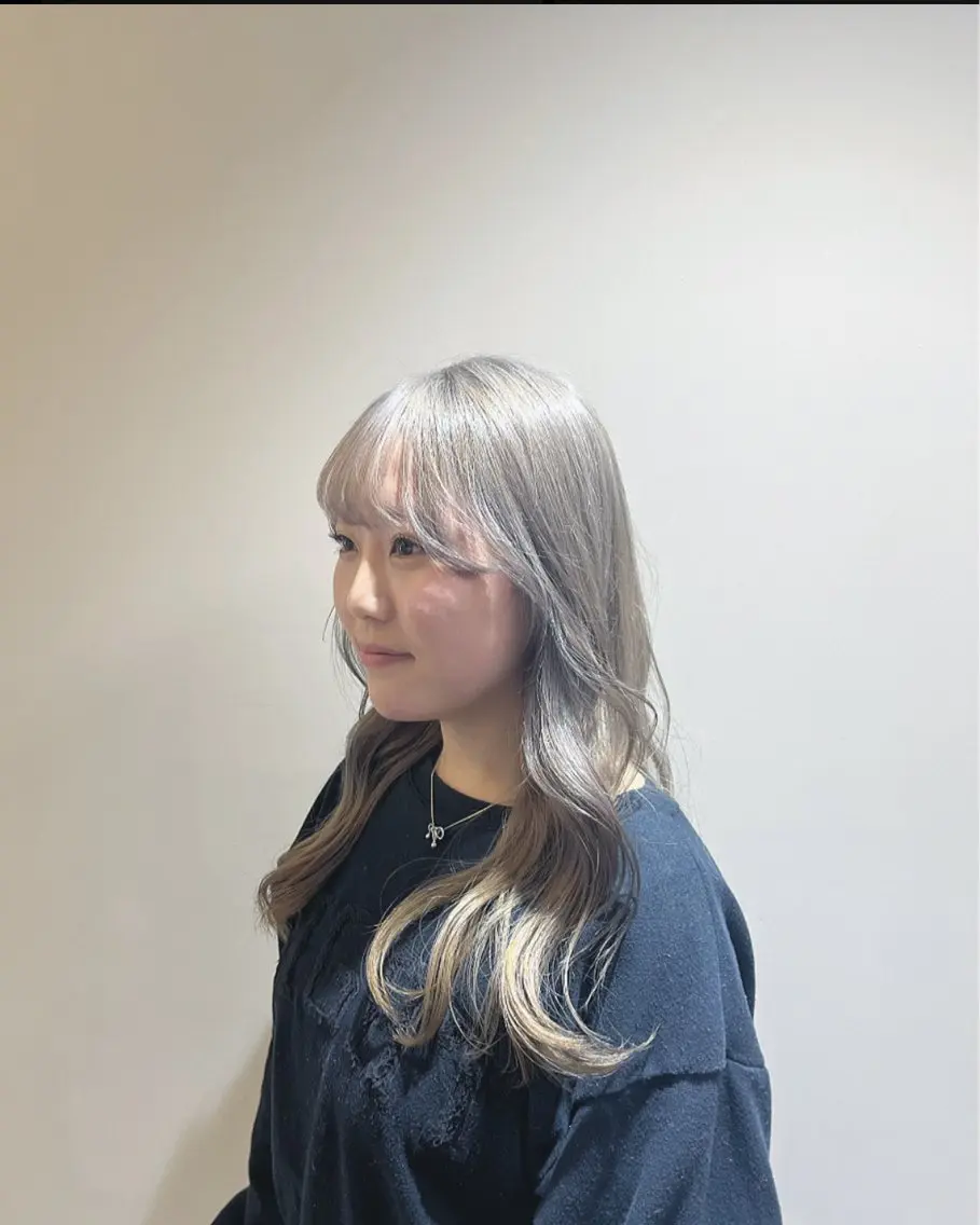 ロング カラー ベージュカラー ブリーチ シルバー シルバーベージュ 髪質改善/艶髪 /SARA💕のヘアスタイル