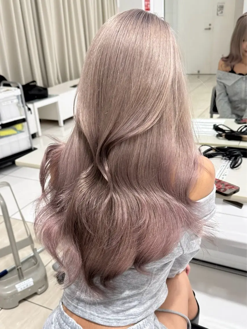 セミロング アッシュ NATSUMI / cinqのヘアスタイル