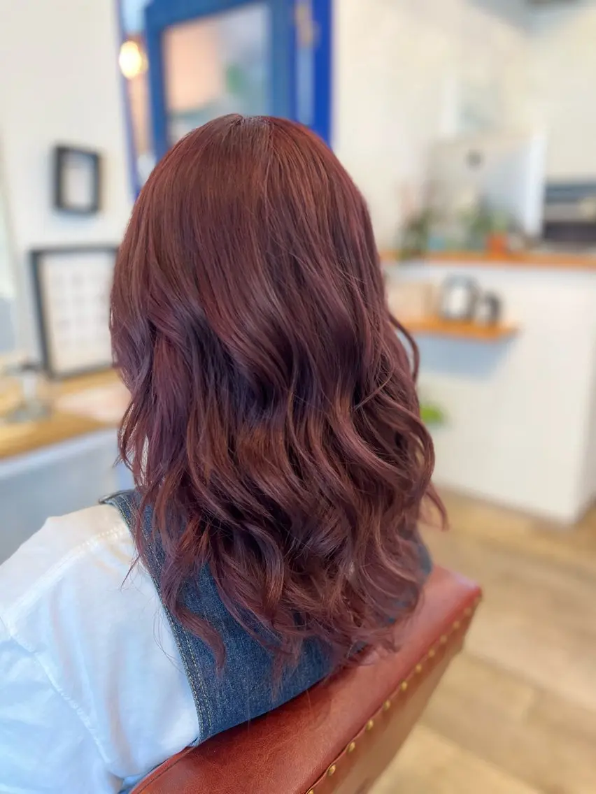 ミディアム カラー ブリーチ レッドカラー バイオレットカラー ヘアカラー Liere Muuのヘアスタイル