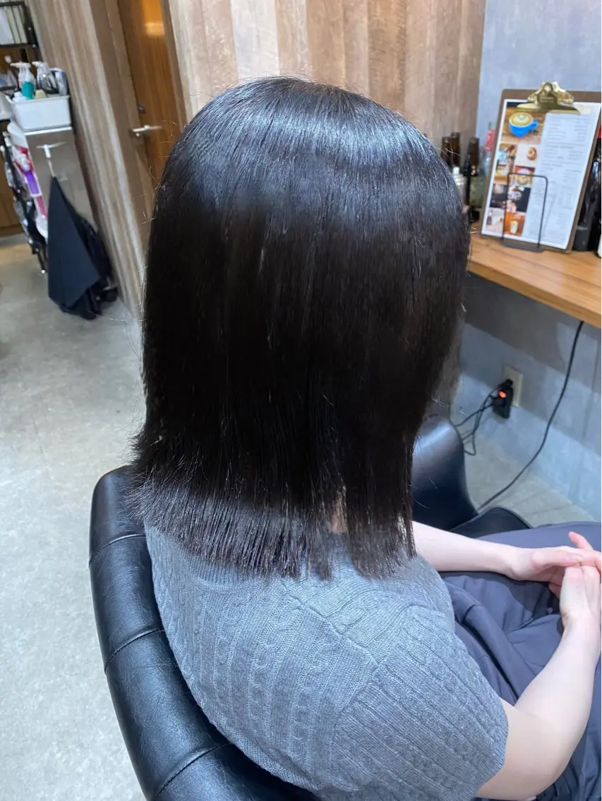 ショート ボブ 今枝莉菜 上品なツヤカラーのヘアスタイル