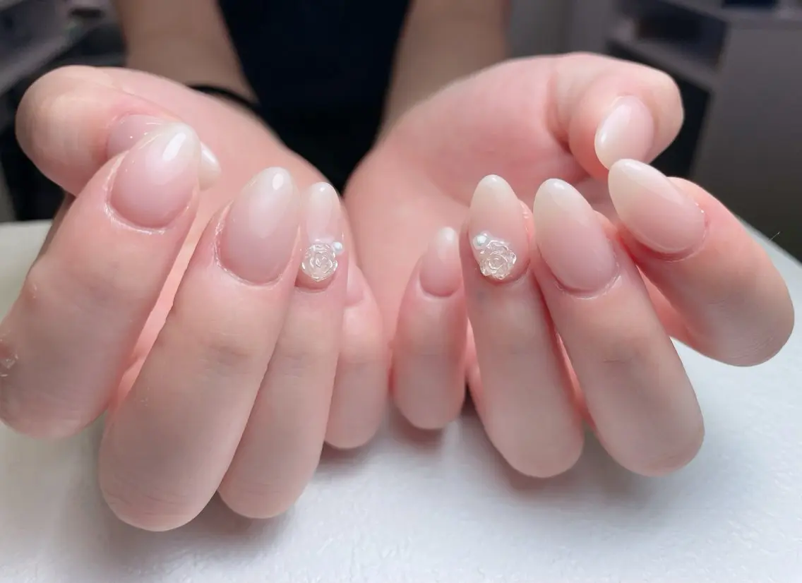 ネイル チークネイル フレンチネイル ジェルネイル ラメ(グリッター) ラメグラデーション 中野駅から2分 MEO NAILのネイルデザイン